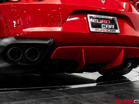Used 2021 Ferrari 812 Superfast RWD image 20
