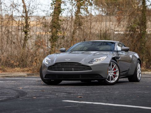 Used 2018 Aston Martin DB11 V12 RWD image 3