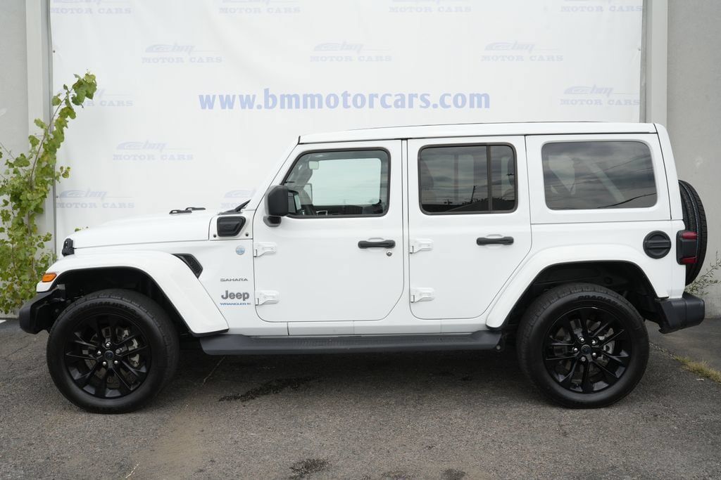 Used 2024 Jeep Wrangler Unlimited Sahara w/ Technology Group AWD/4WD image 8