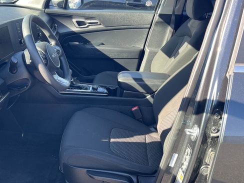 Used 2024 Kia Sportage LX image 11