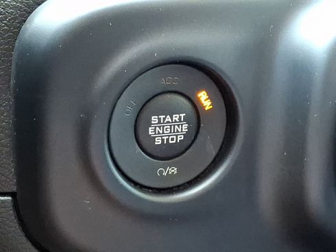 Used 2018 Jeep Wrangler Unlimited Sahara AWD/4WD image 25