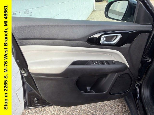 Used 2025 Jeep Compass Limited AWD/4WD image 15