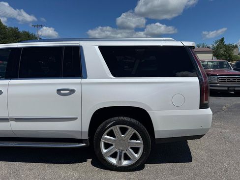 Used 2017 Cadillac Escalade ESV Premium Luxury AWD/4WD image 8