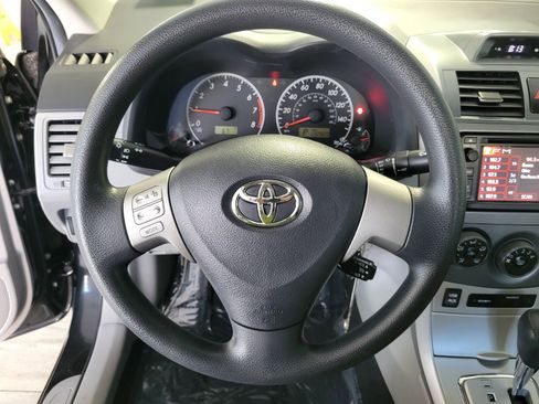 Used 2013 Toyota Corolla LE FWD image 18