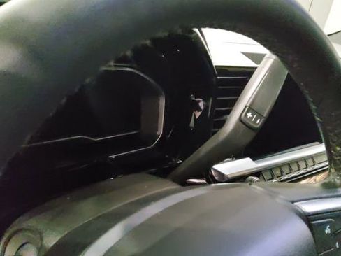 Used 2023 Chevrolet Silverado 1500 LT AWD/4WD image 16