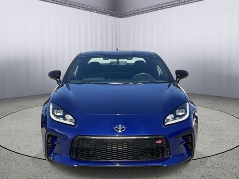 Used 2025 Toyota GR86 w/ ALL Weather Mat Package (TMS) RWD image 4