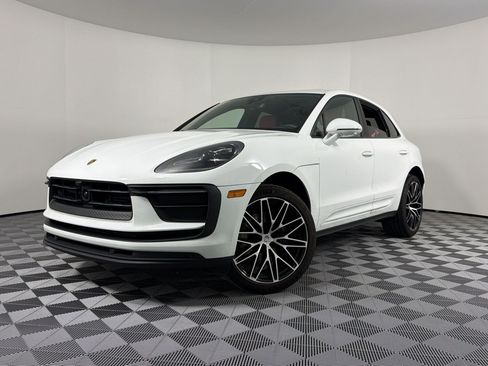 Certified 2025 Porsche Macan AWD/4WD image 1