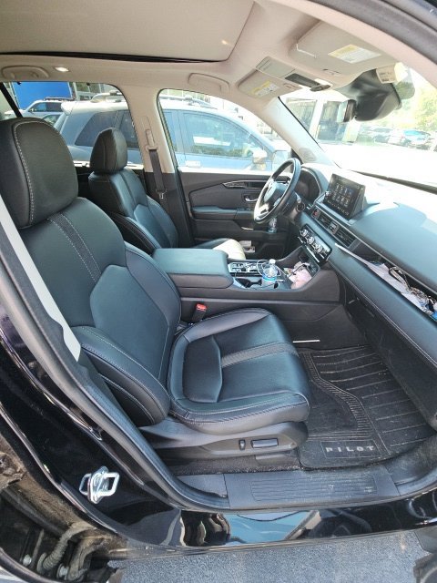 Used 2024 Honda Pilot Touring image 11