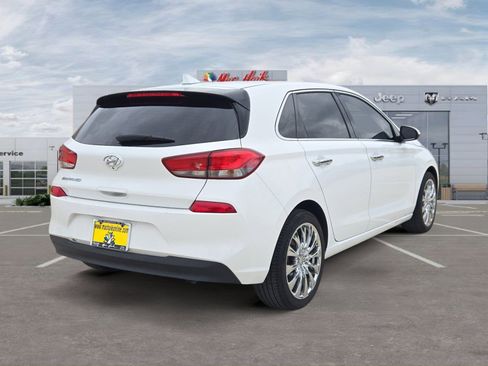 Used 2018 Hyundai Elantra GT FWD image 5
