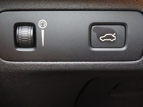 Used 2018 Volvo XC90 T6 Momentum w/ Convenience Package image 33