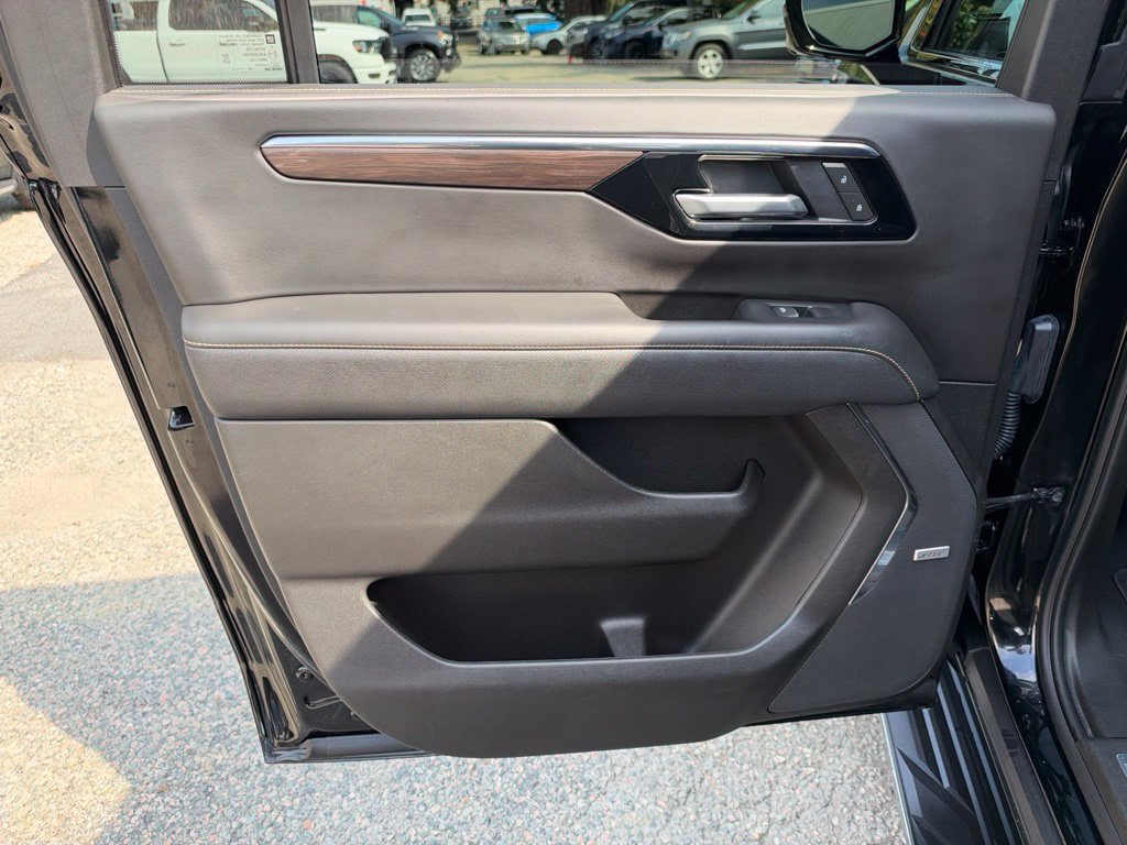 Used 2026 Chevrolet Suburban Premier AWD/4WD image 16