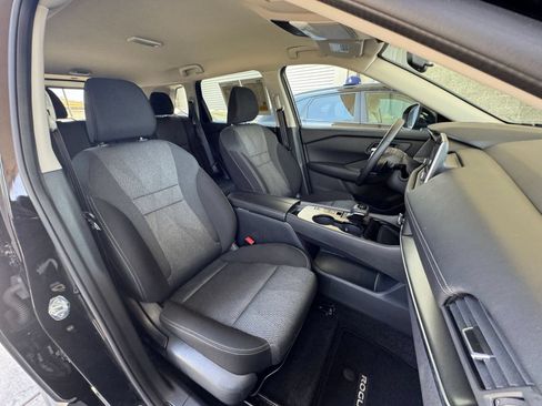 Used 2025 Nissan Rogue SV FWD image 38