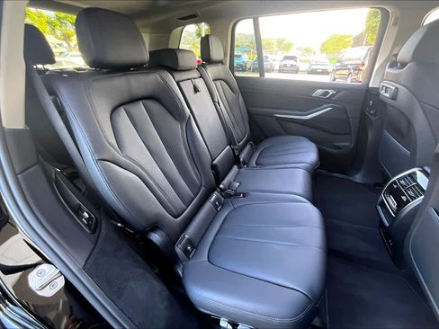 Used 2022 BMW X7 xDrive40i w/ Parking Assistance Package image 19