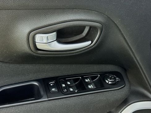 Used 2021 Jeep Renegade Latitude image 20