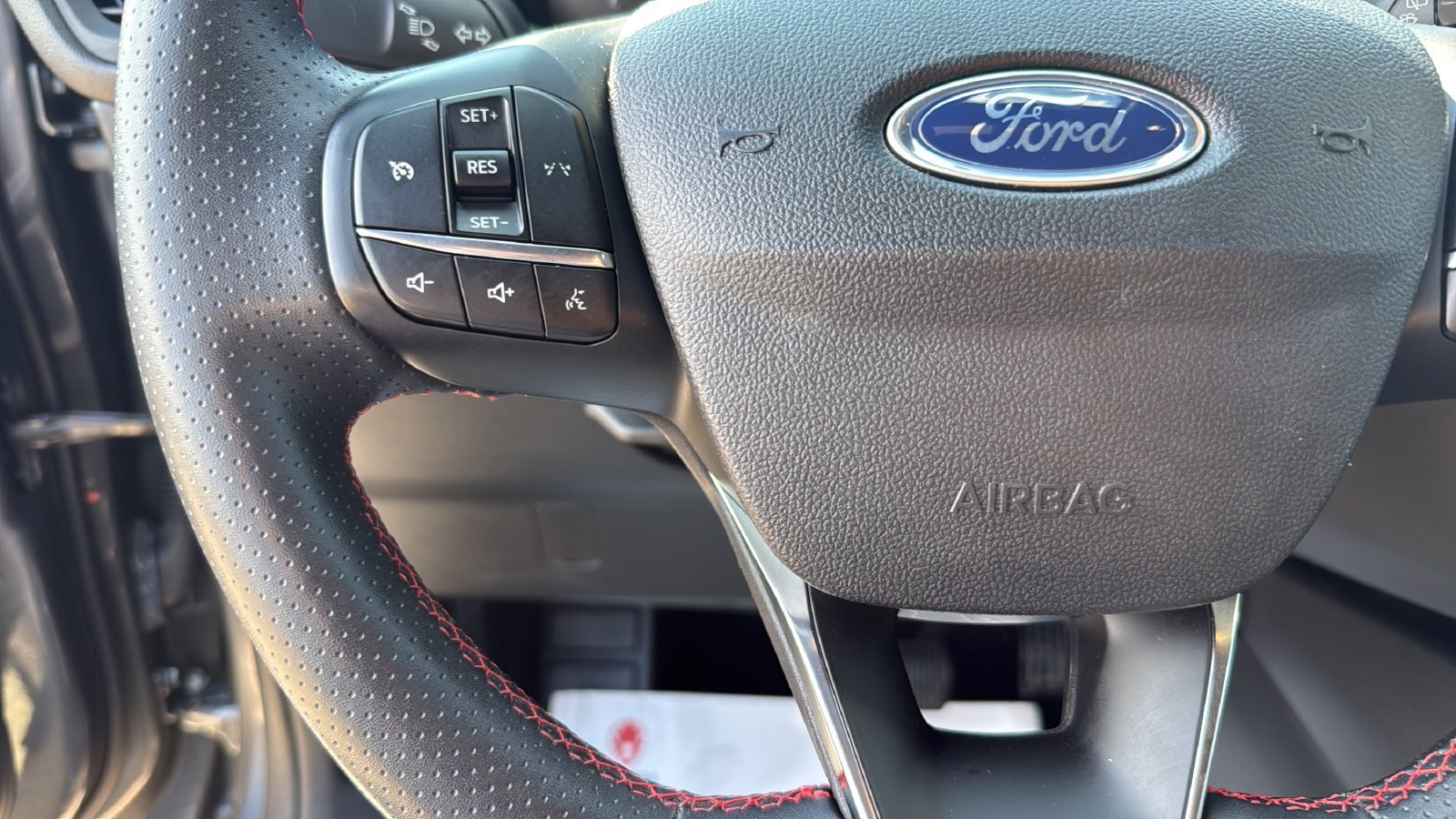 Used 2025 Ford Escape ST-Line FWD image 16