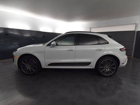 Used 2025 Porsche Macan AWD/4WD image 2