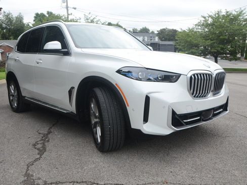 Used 2025 BMW X5 xDrive50e AWD/4WD image 9