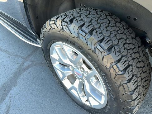 Used 2018 GMC Yukon XL SLT AWD/4WD image 9