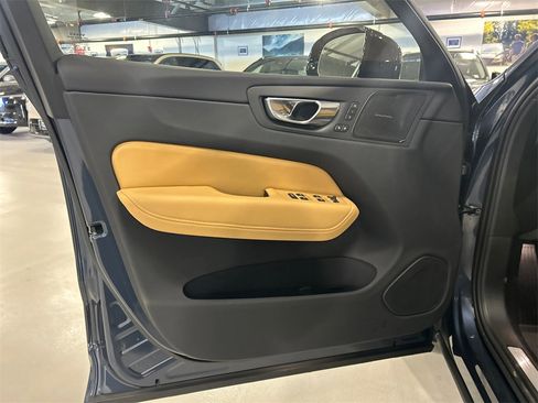 Certified 2025 Volvo XC60 T8 Ultra w/ Protection Package Premier image 9