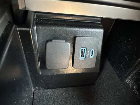 Used 2022 Ford Explorer XLT w/ Equipment Group 202A image 39