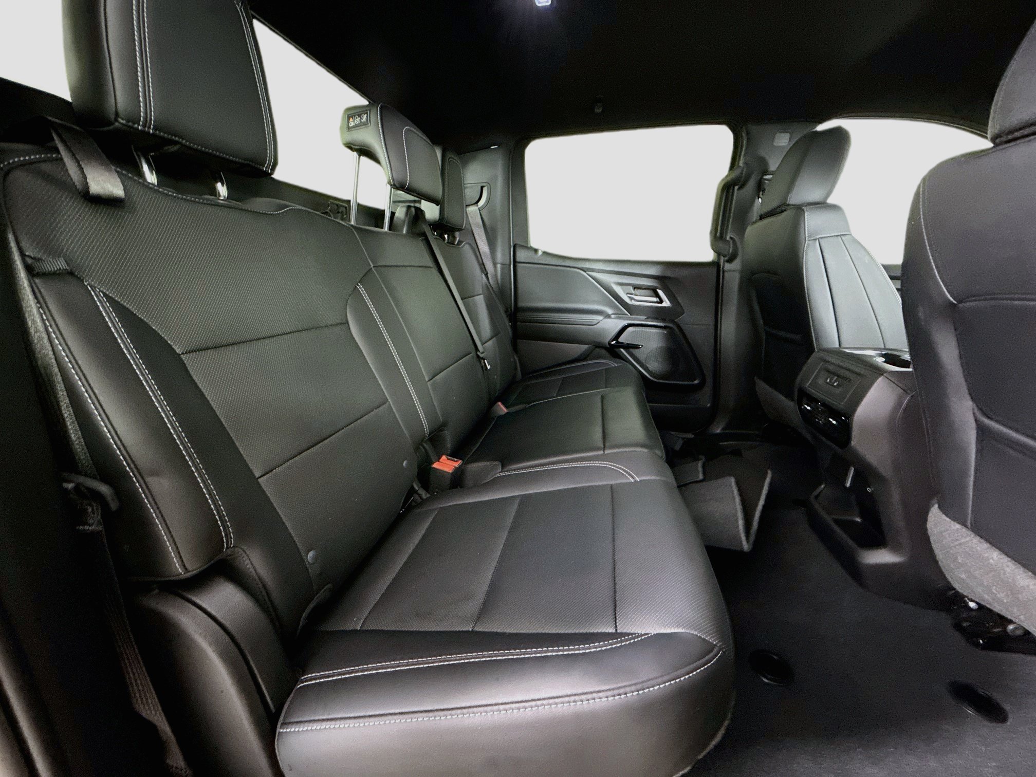 Used 2025 Chevrolet Silverado EV LT AWD/4WD image 29