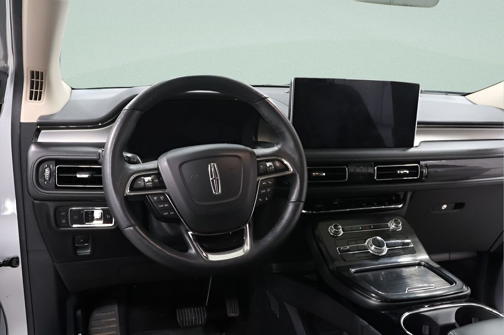 Used 2023 Lincoln Nautilus FWD w/ Premium Package image 9