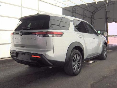 Used 2023 Nissan Pathfinder S AWD/4WD image 2