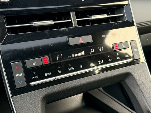 Used 2019 Toyota Avalon XLE image 19