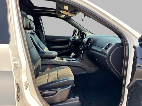 Certified 2021 Jeep Grand Cherokee Laredo X AWD/4WD image 9