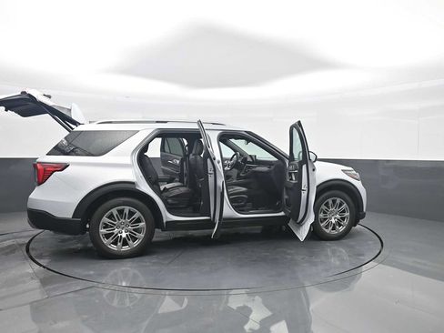Used 2025 Ford Explorer Platinum RWD image 47