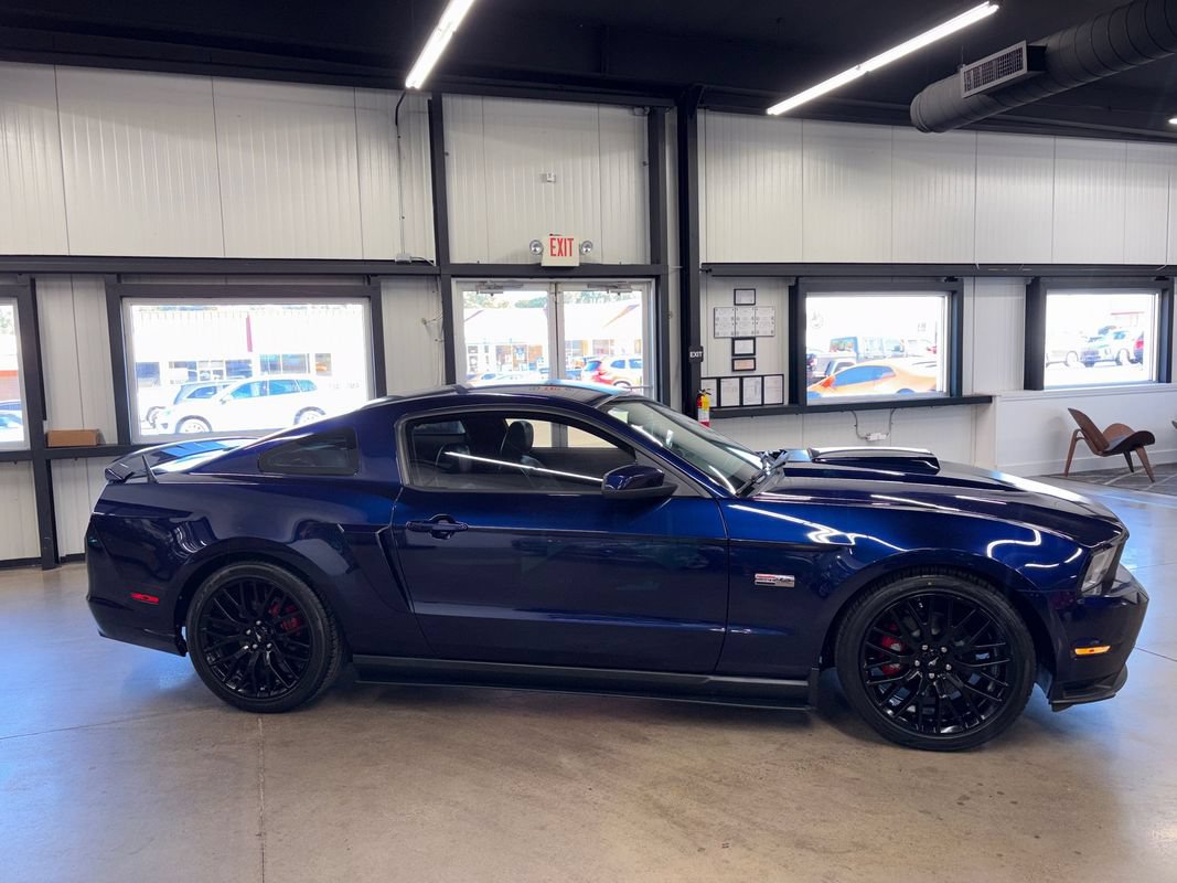 Used 2010 Ford Mustang GT Premium RWD image 15
