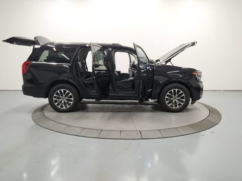 Used 2025 Ford Expedition Platinum AWD/4WD image 17