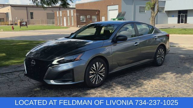 Used 2024 Nissan Altima 2.5 SV FWD image 4