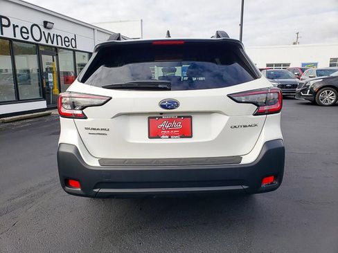 Used 2024 Subaru Outback Premium image 6