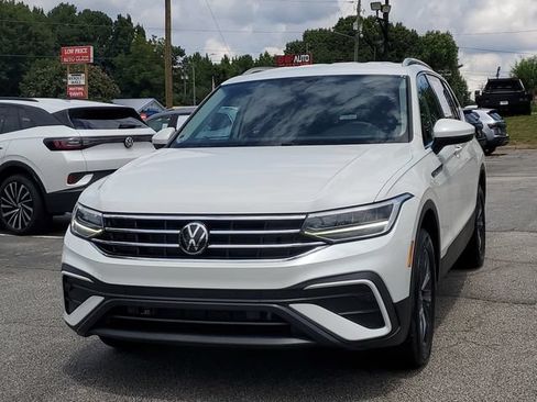 Certified 2023 Volkswagen Tiguan SE FWD image 36