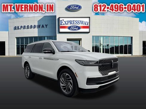 Used 2025 Lincoln Navigator Reserve AWD/4WD image 5