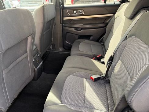 Used 2019 Ford Explorer XLT w/ Equipment Group 201A AWD/4WD image 28