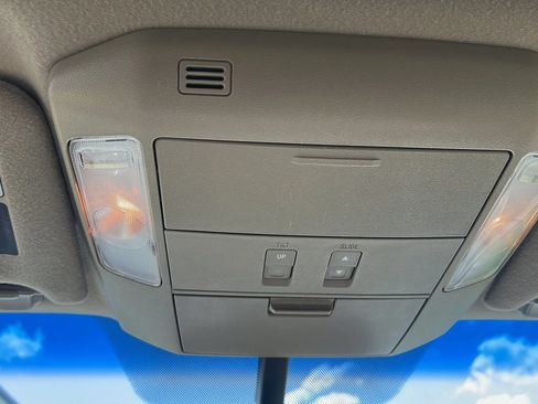 Used 2012 Toyota Sequoia Platinum AWD/4WD image 28