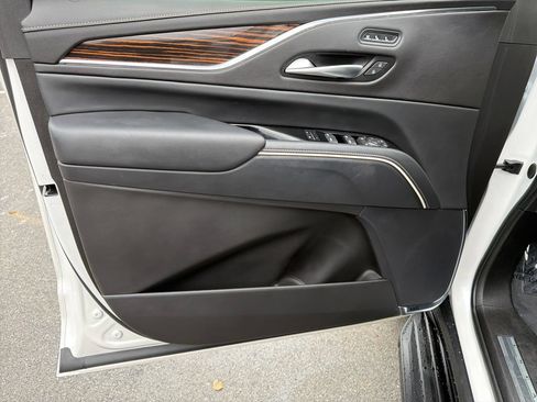 Certified 2024 Cadillac Escalade Premium Luxury AWD/4WD image 4