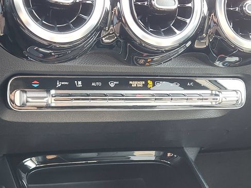 Used 2023 Mercedes-Benz GLB 250 4MATIC image 27