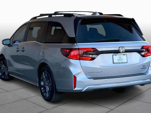 Used 2025 Honda Odyssey Touring image 11