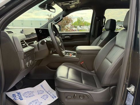 Used 2025 Chevrolet Suburban Z71 AWD/4WD image 56
