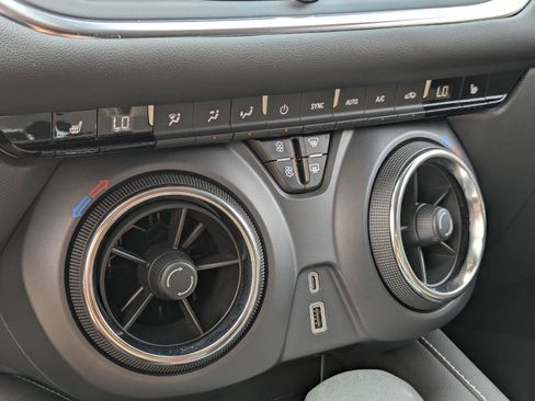 Used 2024 Chevrolet Blazer LT w/ Convenience Package FWD image 21