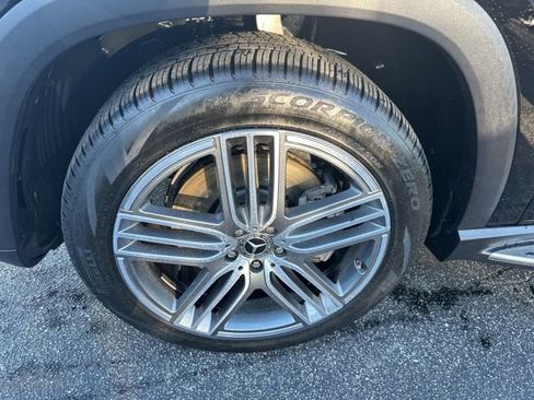 Used 2025 Mercedes-Benz GLS 450 4MATIC image 9