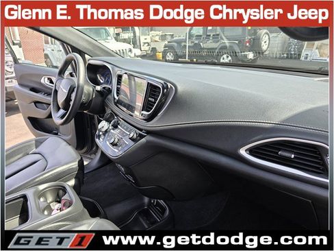 Certified 2023 Chrysler Pacifica Touring-L w/ S Appearance Package AWD/4WD image 34