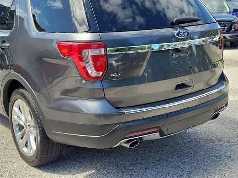 Used 2018 Ford Explorer XLT w/ Equipment Group 202A image 6