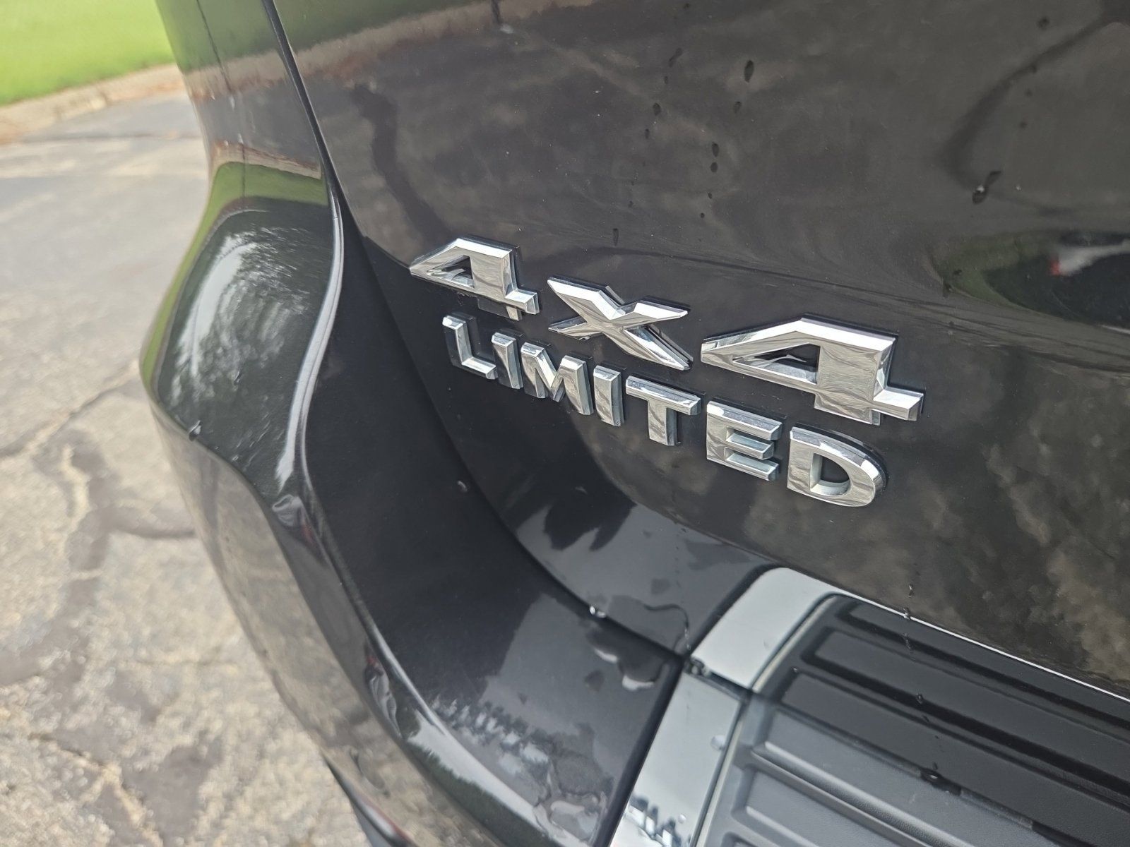 Used 2012 Jeep Grand Cherokee Limited w/ Trailer Tow Group AWD/4WD image 10