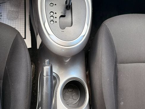 Used 2014 Nissan Juke S FWD image 18