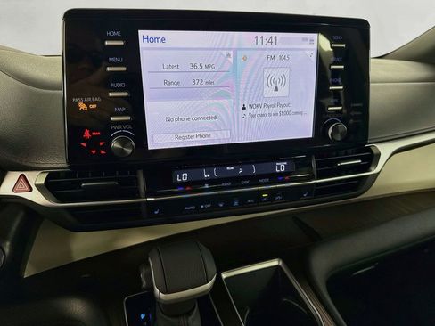 Used 2024 Toyota Sienna XLE FWD image 20