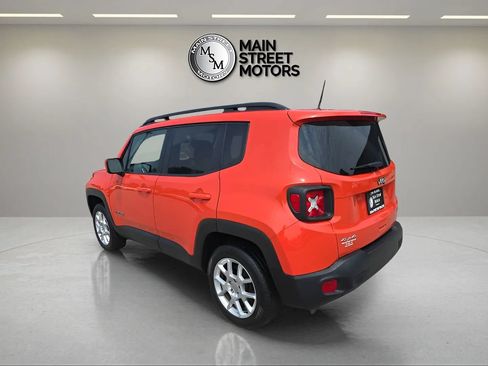 Used 2019 Jeep Renegade Latitude w/ Cold Weather Group AWD/4WD image 3